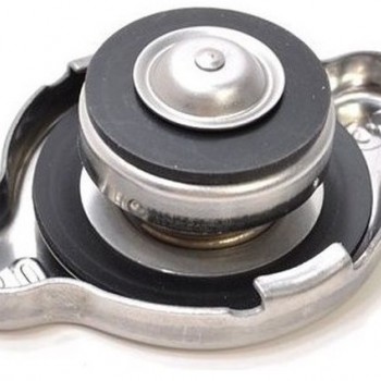 RADYATÖR KAPAĞI ACCENT-ERA-MAZDA-H100-L200-L300-COROLLA AE92 (İÇİ GENİŞ TİP)(0.9 BAR)