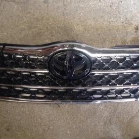 ÖN PANJUR (KROM) COROLLA VVT 02-04 KROM DELİKLİ