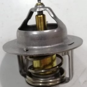 TERMOSTAT (82°)(ÇAP 54MM) ACCENT 95-06/İ10-İ20-İ30-BLUE/ERA-GETZ 1,4/ACCENT-GETZ 1,5CRDİ 3 SİLİNDİR-MAZDA 323-H100-L300-NISSAN D22/MICRA 1,2