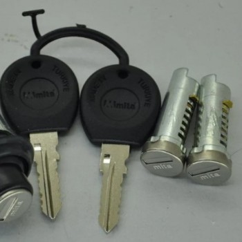 KAPI KİLİT ŞİFRESİ+BAGAJ KİLİDİ (4LÜ) DOĞAN-ŞAHİN (NOT: BAGAJ KİLİDİ ÇERÇEVESİNDE ÇATLAK VAR)