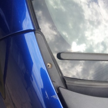 CAM ÖNÜ IZGARA BAKALİT UCU SAĞ G.PUNTO-LINEA