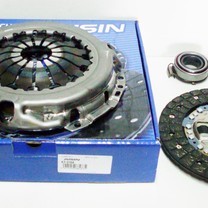 DEBRİYAJ SETİ AURIS-COROLLA 1,6 07- (5 VİTES OTOMATİK ŞANZUMAN)(AMT5)(DİSKİN ÜZERİNDE 2 TANE DELİK VAR)